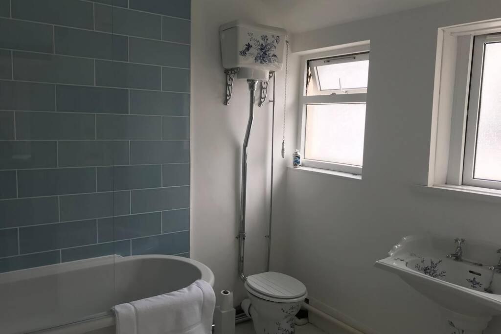 Beautiful 2 Bed Flat In The Heart Of Lynton Devon Appartement Buitenkant foto